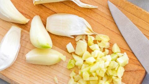 how-to-mince-garlic-3-1200-480x270.jpg
